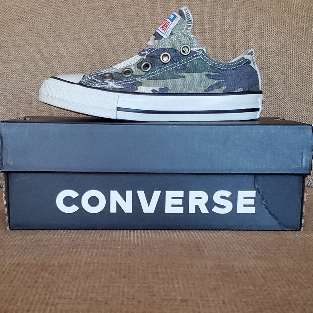NWT Converse Junior Size 11 Green Shoe
